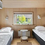 Nice Home In Vaeggerlose With Sauna * Bøtø By