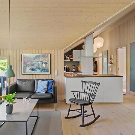 Nice Home In Vaeggerlose With Sauna